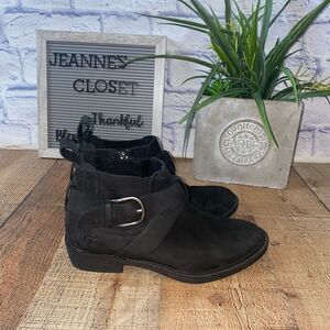 UGG Women's Wylma Ankle Boot